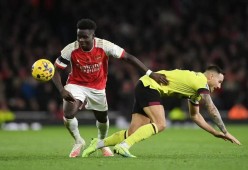 球速体育-阿森纳中场精彩助攻，带领球队获胜 